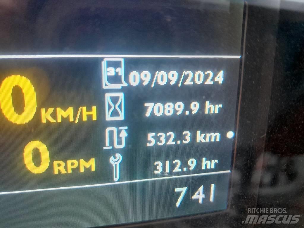 JCB TM 320 Poljoprivredni teleskopski utovarivači