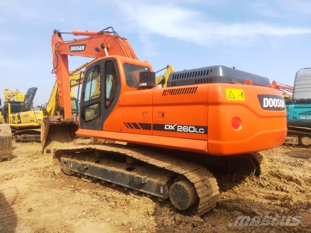 Doosan DX260LC Bageri gusjeničari