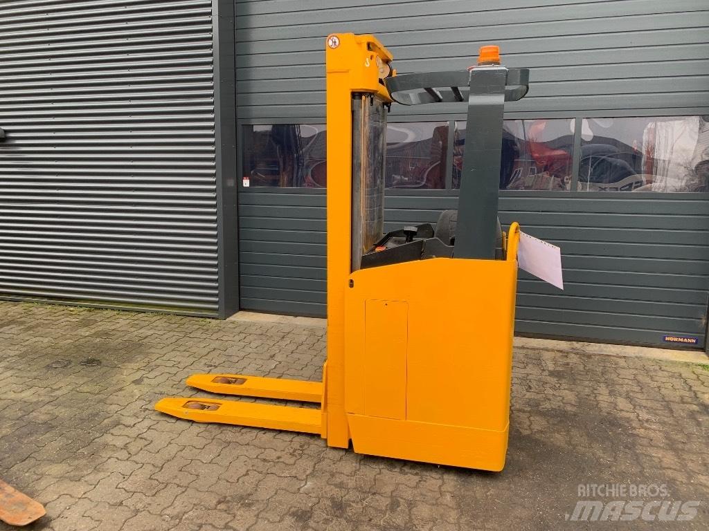 Jungheinrich ESC316 Viličari sa pomičnim stupom