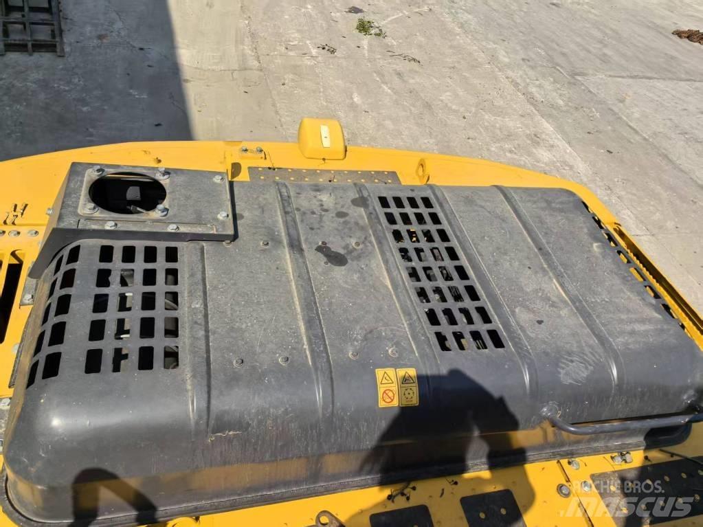 Komatsu PC 220-8 Bageri gusjeničari