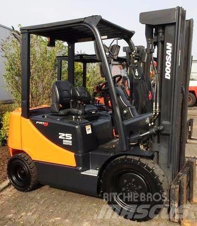 Doosan D25S-5 Dizelski viličari