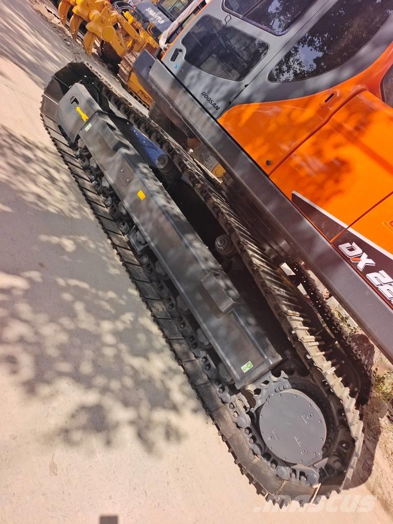 Doosan DX 225 LCA Bageri gusjeničari