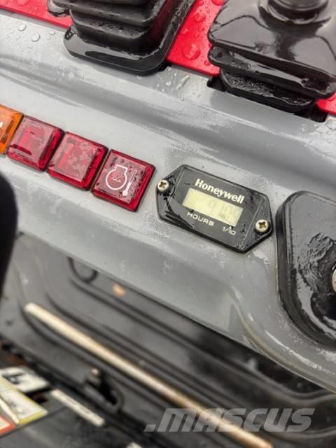 Takeuchi TB 210 R Mini bageri <7t