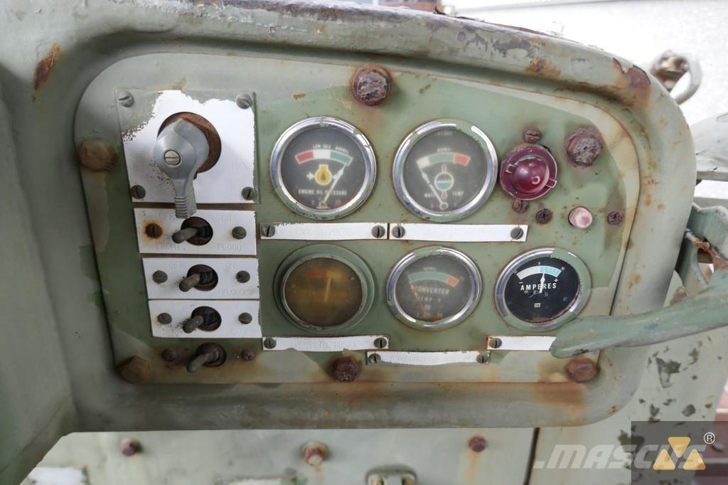 CAT D7F Ex-army Buldožeri gusjeničari