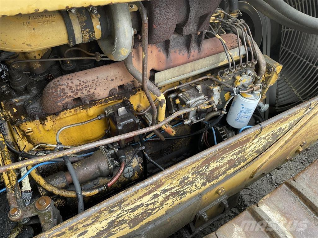 CAT D6D Buldožeri gusjeničari