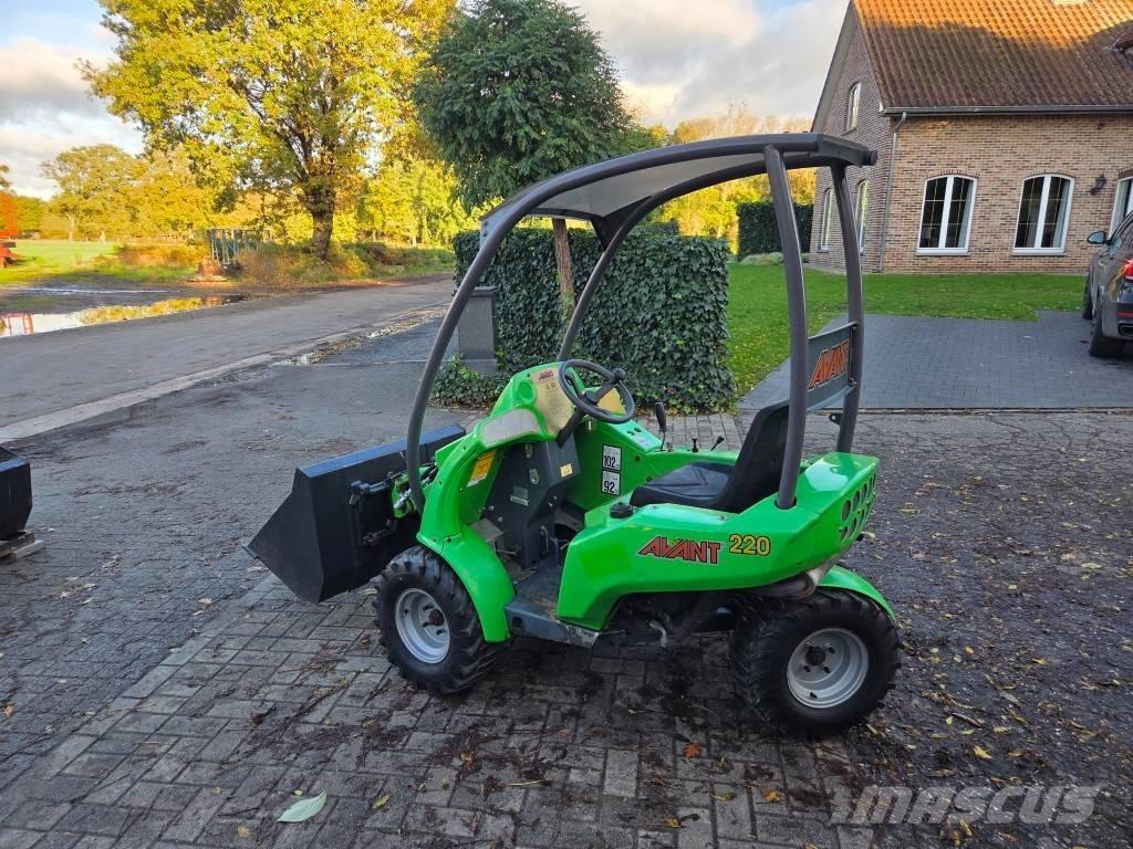 Avant 220 Višenamjenski utovarivači