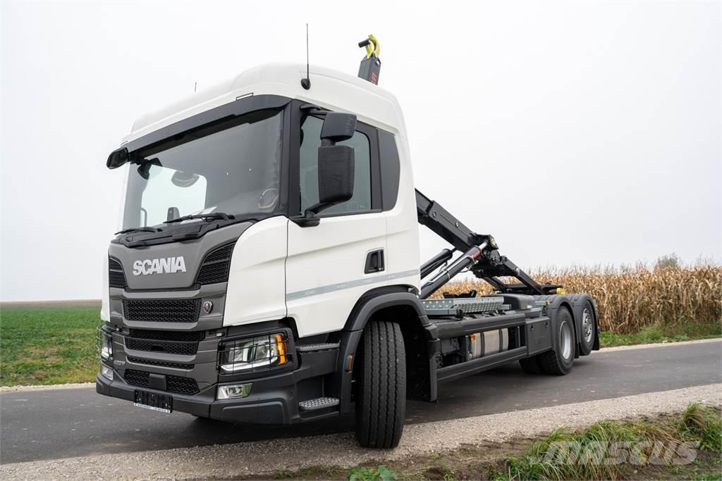 Scania P420 6X2 Rol kiper kamioni s kukama za dizanje