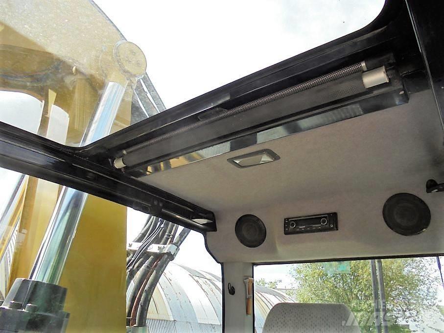 CAT M 320 F Bageri na kotačima