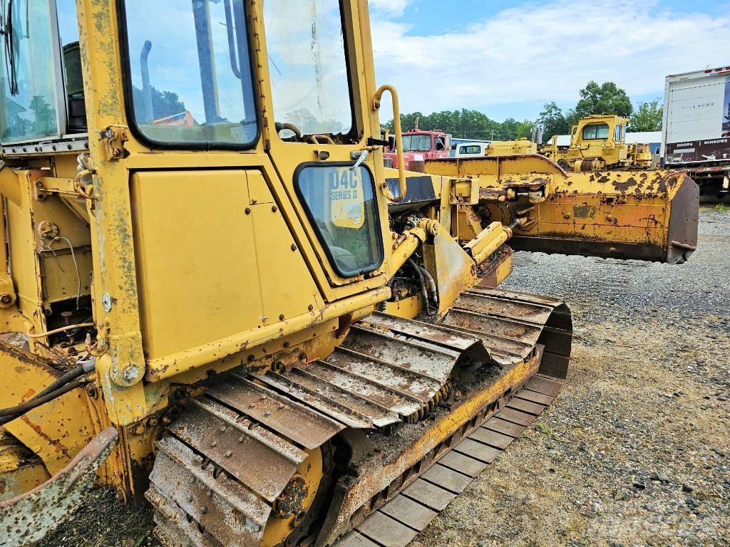 CAT D 4 C Buldožeri gusjeničari