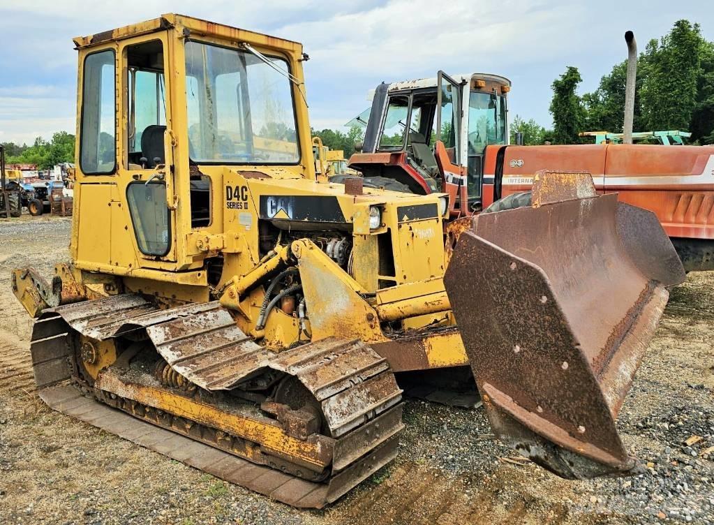 CAT D 4 C Buldožeri gusjeničari