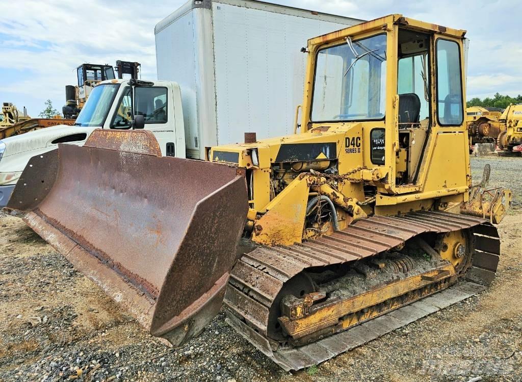 CAT D 4 C Buldožeri gusjeničari