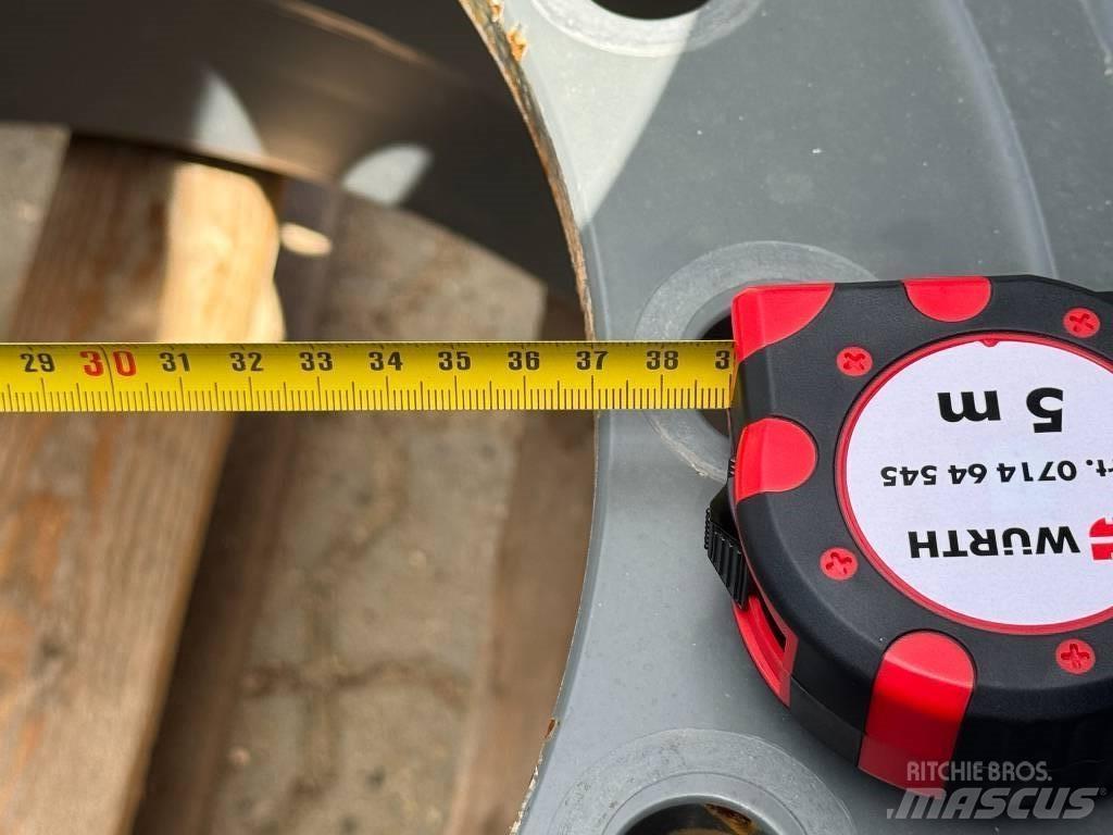 Liebherr L550 - TA 230 Gume, kotači i naplatci