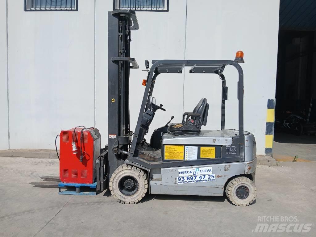 Nissan GQ02 L 30 CU Električni viličari