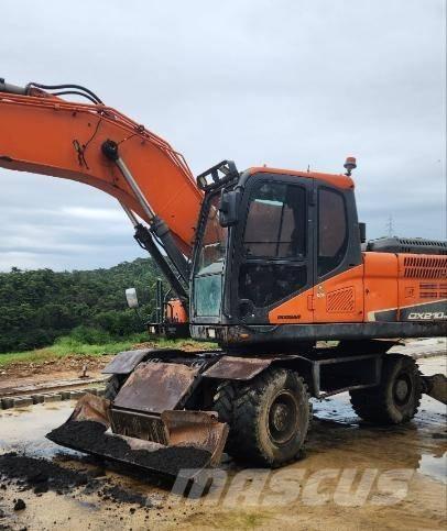 Doosan DX 210 W Bageri na kotačima
