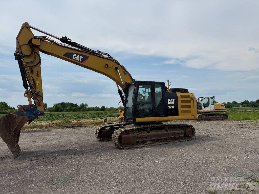 CAT 323 F L Bageri gusjeničari
