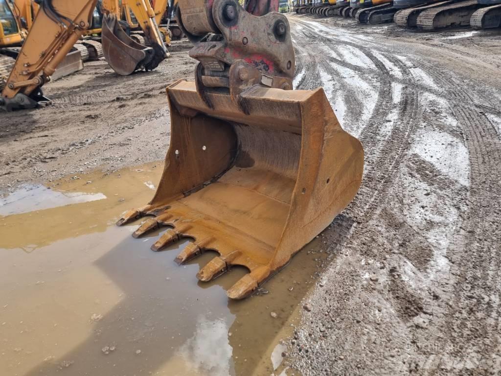 JCB JS220 LC T4 Bageri gusjeničari
