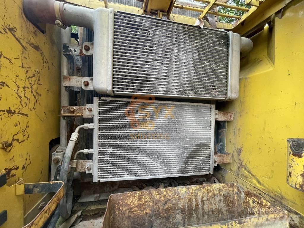 Komatsu PC 220-7 Bageri gusjeničari