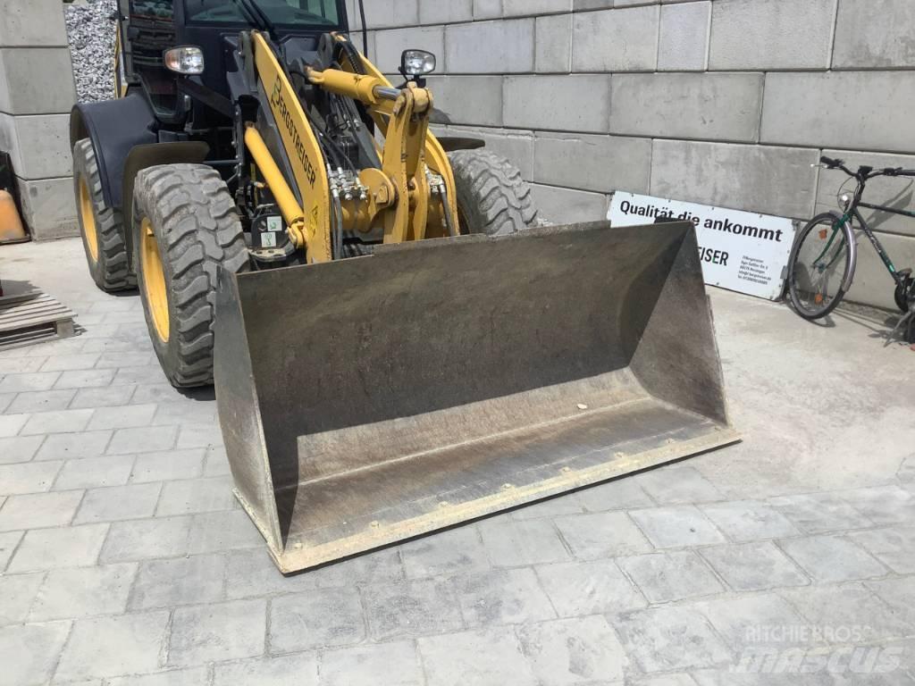 Komatsu WA100M-8 Utovarivači na kotačima