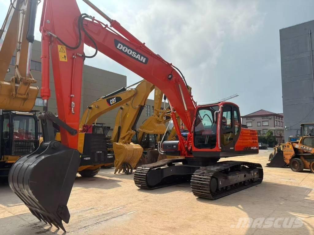 Doosan 225 LC Bageri gusjeničari