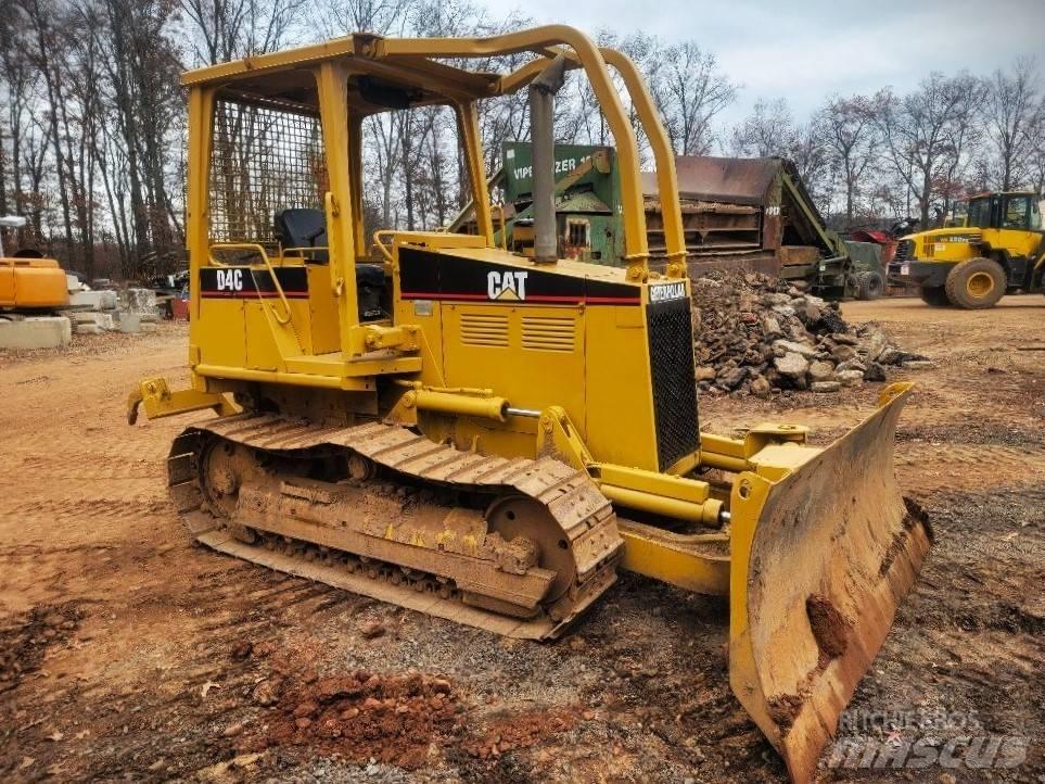 CAT D 4 C Buldožeri gusjeničari