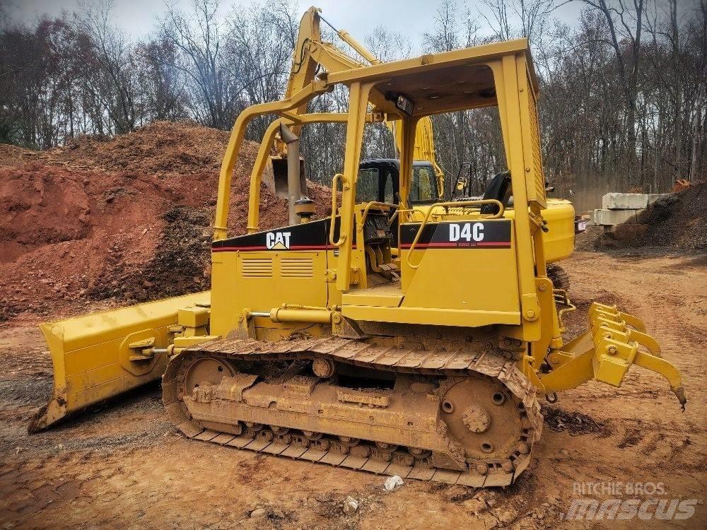 CAT D 4 C Buldožeri gusjeničari