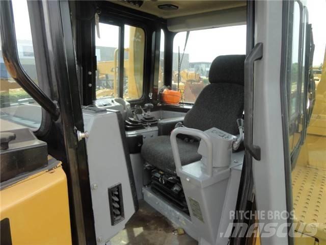 CAT D 8 R Buldožeri gusjeničari