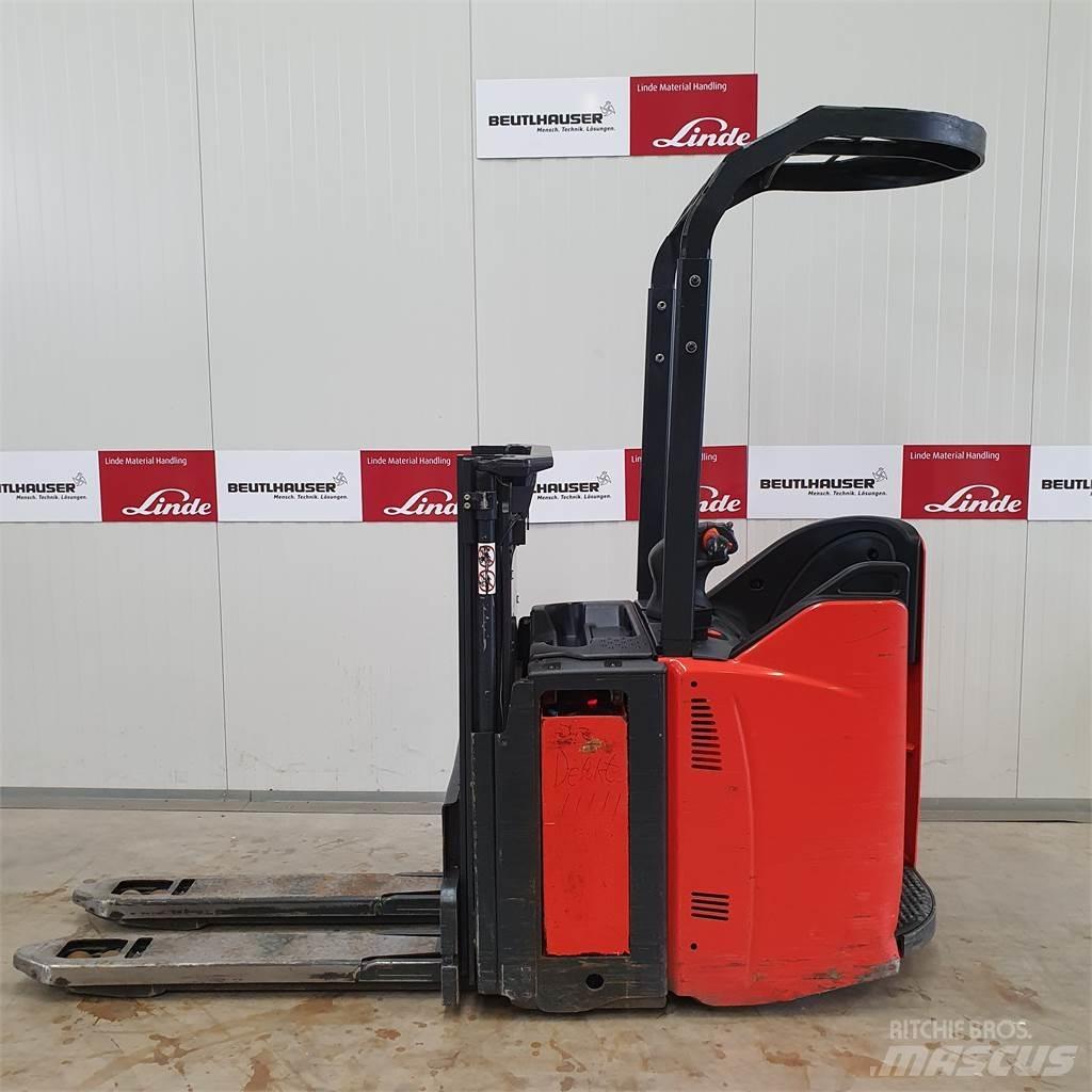 Linde D12SP Ručni električni viličar