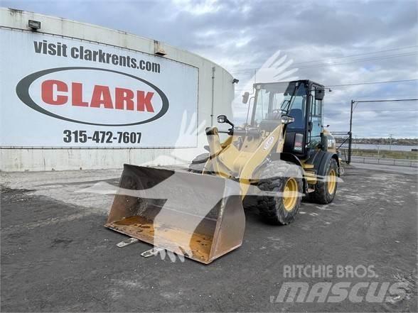 CAT 908M Utovarivači na kotačima