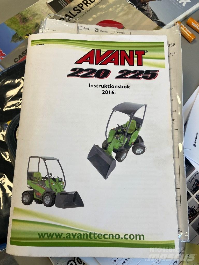 Avant 225 Višenamjenski utovarivači
