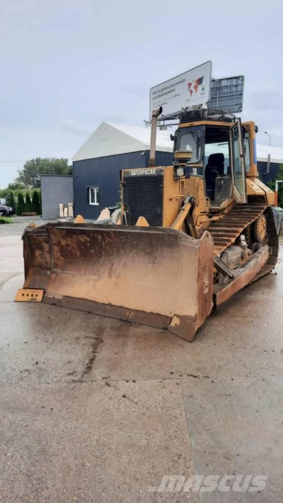 CAT D 6 M XL Buldožeri gusjeničari