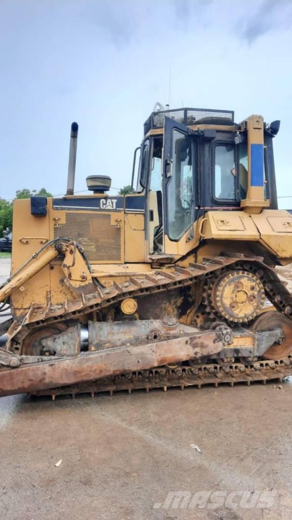 CAT D 6 M XL Buldožeri gusjeničari