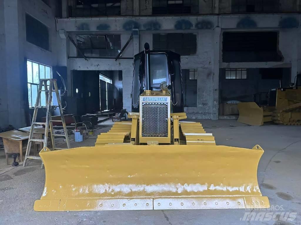CAT D 4 C Buldožeri gusjeničari