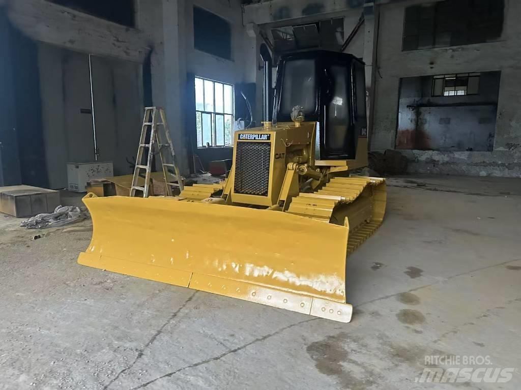 CAT D 4 C Buldožeri gusjeničari