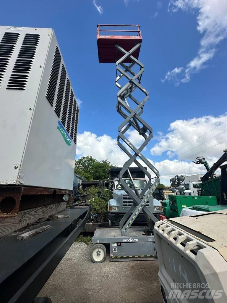 JLG 32 Lift Škaraste platforme