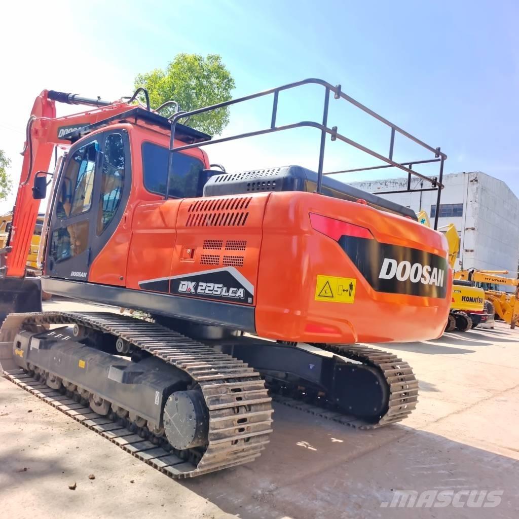 Doosan DX 225 Bageri gusjeničari