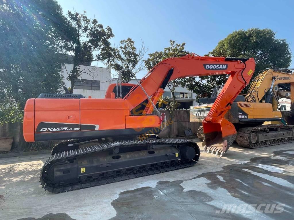 Doosan DX 225 LC Bageri dugog dosega