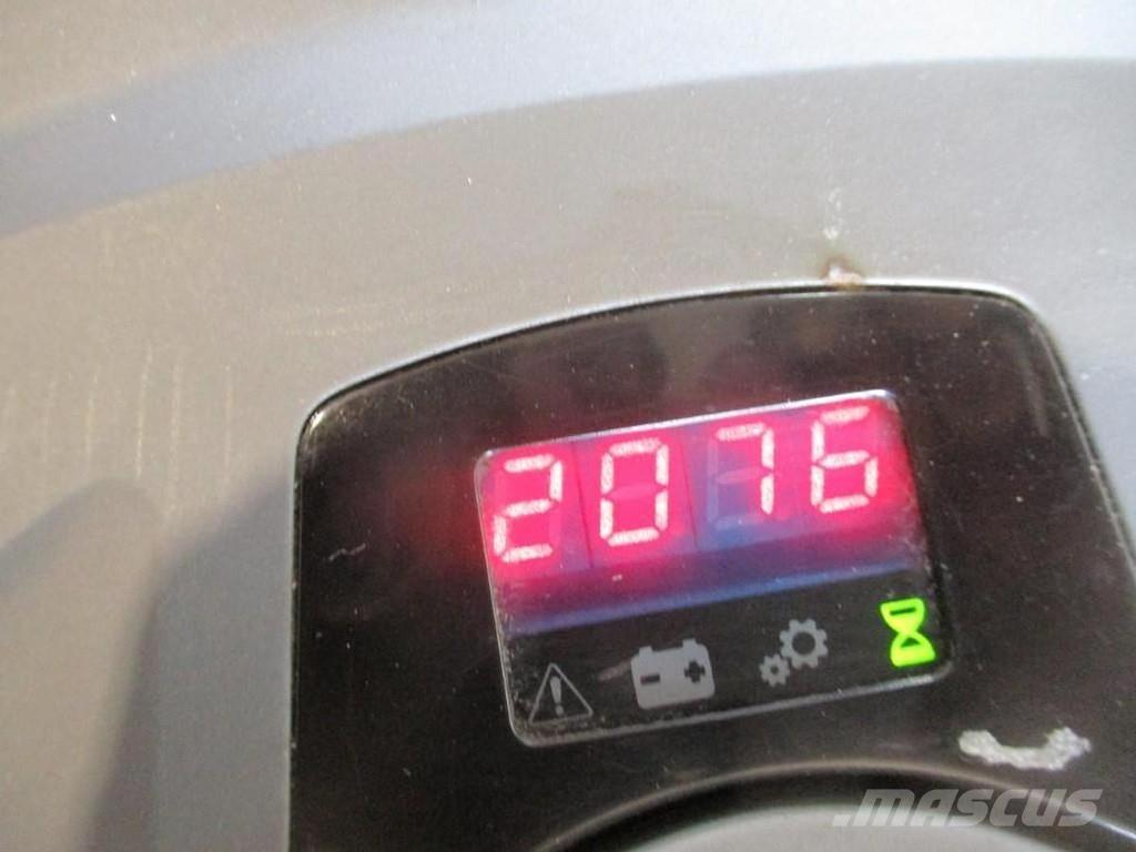 Toyota LPE200 Nisko podizni električni viličar sa platformu