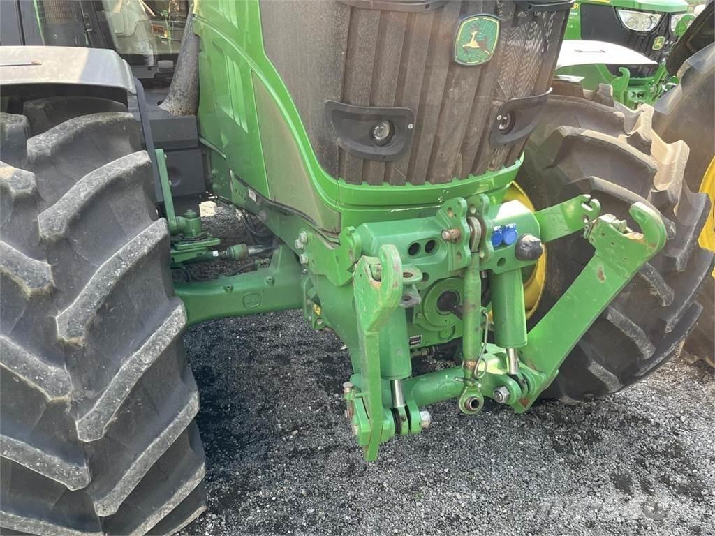 John Deere 6210R Traktori