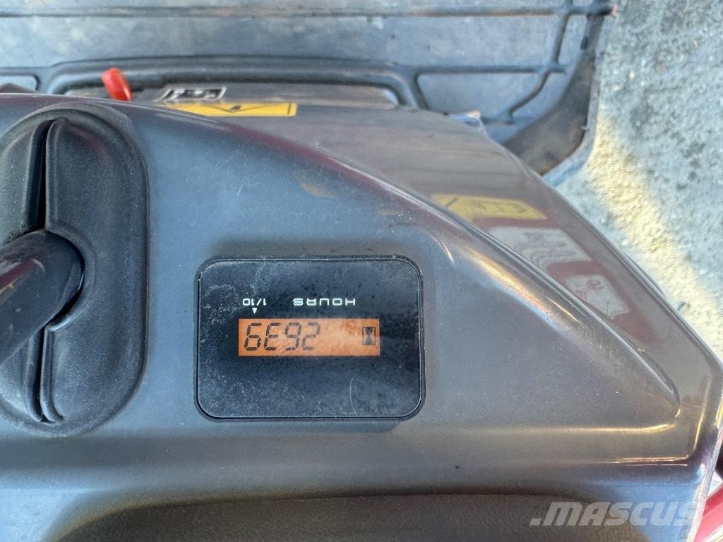 Yanmar SV08 (1E826) Mini bageri <7t