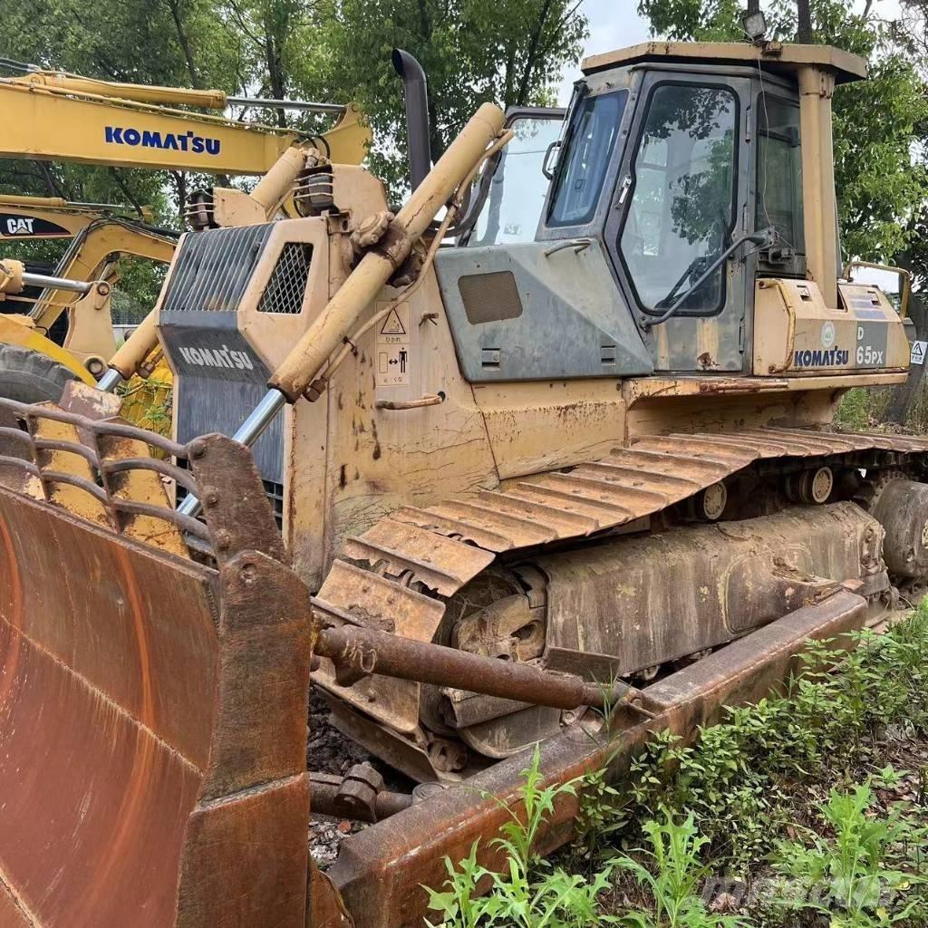 Komatsu D 65 P-12 Buldožeri gusjeničari