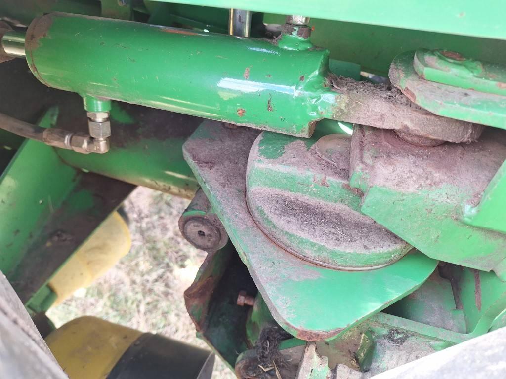 John Deere 328 Uređaji za kosilice