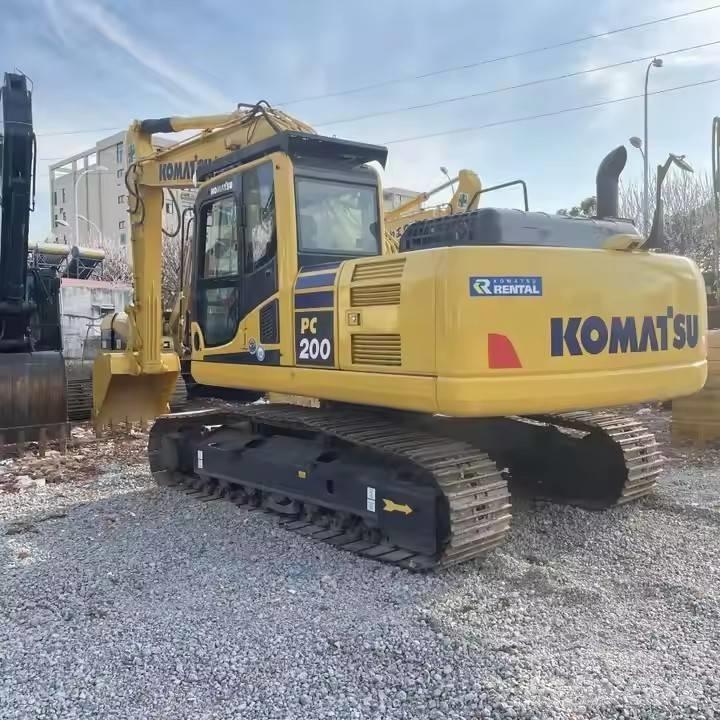 Komatsu PC200-8 Bageri gusjeničari