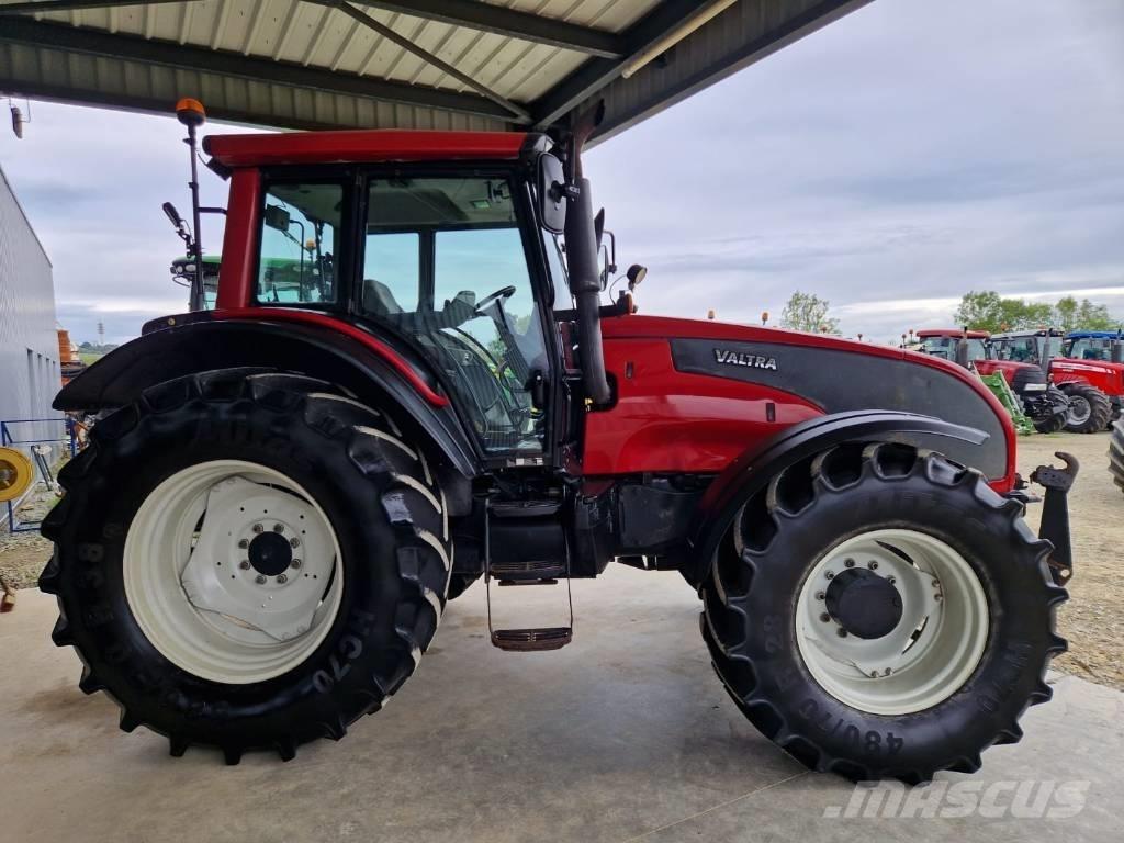 Valtra T 171 Traktori