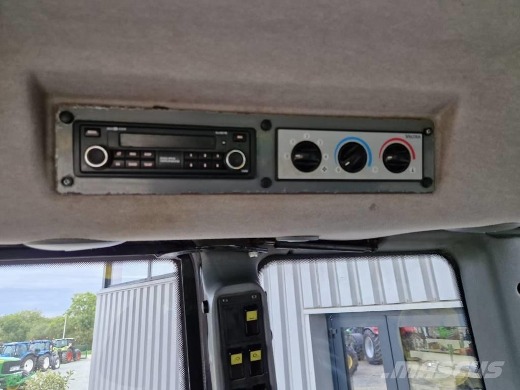 Valtra T 171 Traktori