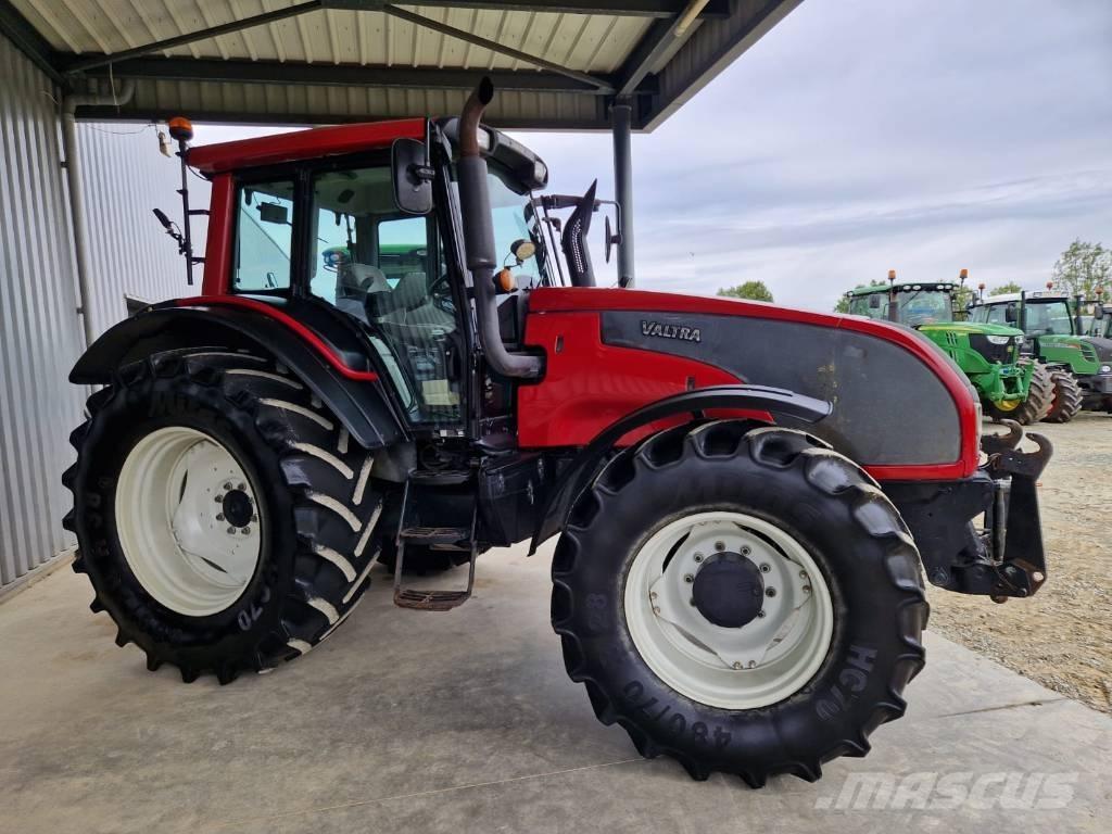 Valtra T 171 Traktori