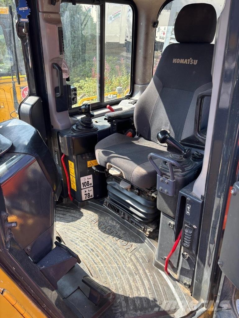 Komatsu D 65 PXi-18 Buldožeri gusjeničari