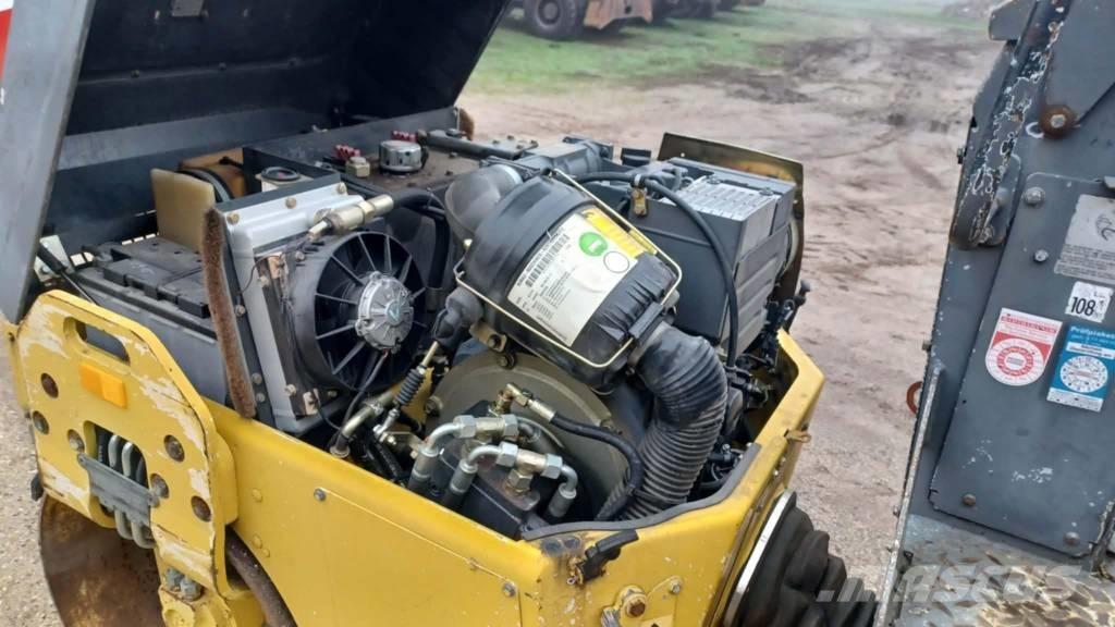 Bomag BW 100 AD-3 Valjci sa dvojnim bubnjem