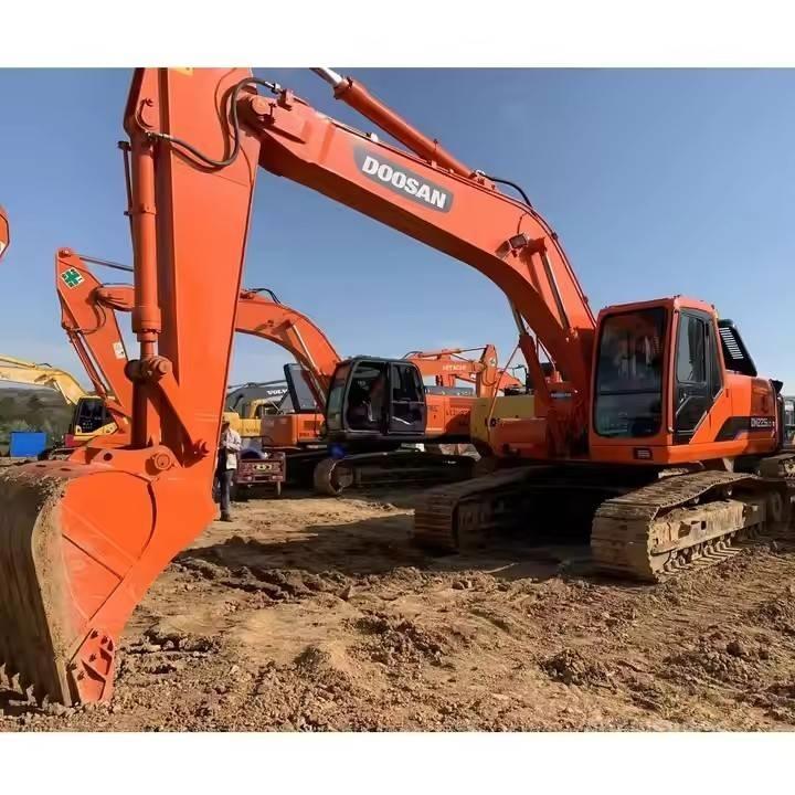 Doosan DH 225 Bageri gusjeničari