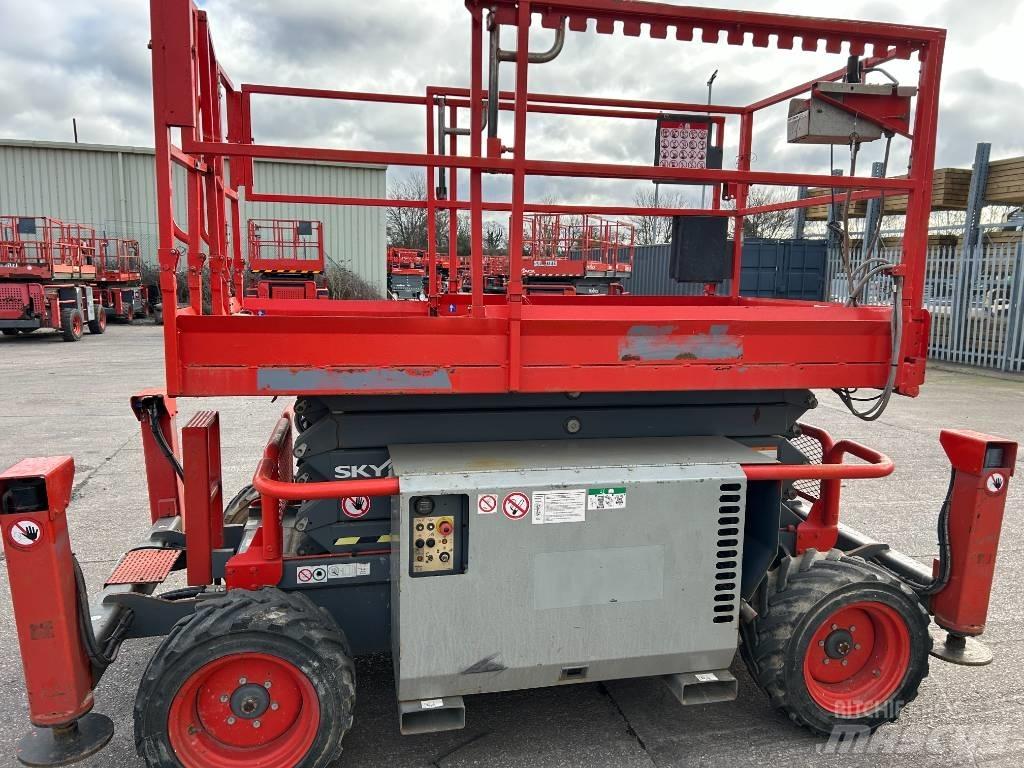 SkyJack SJ 6832 Škaraste platforme
