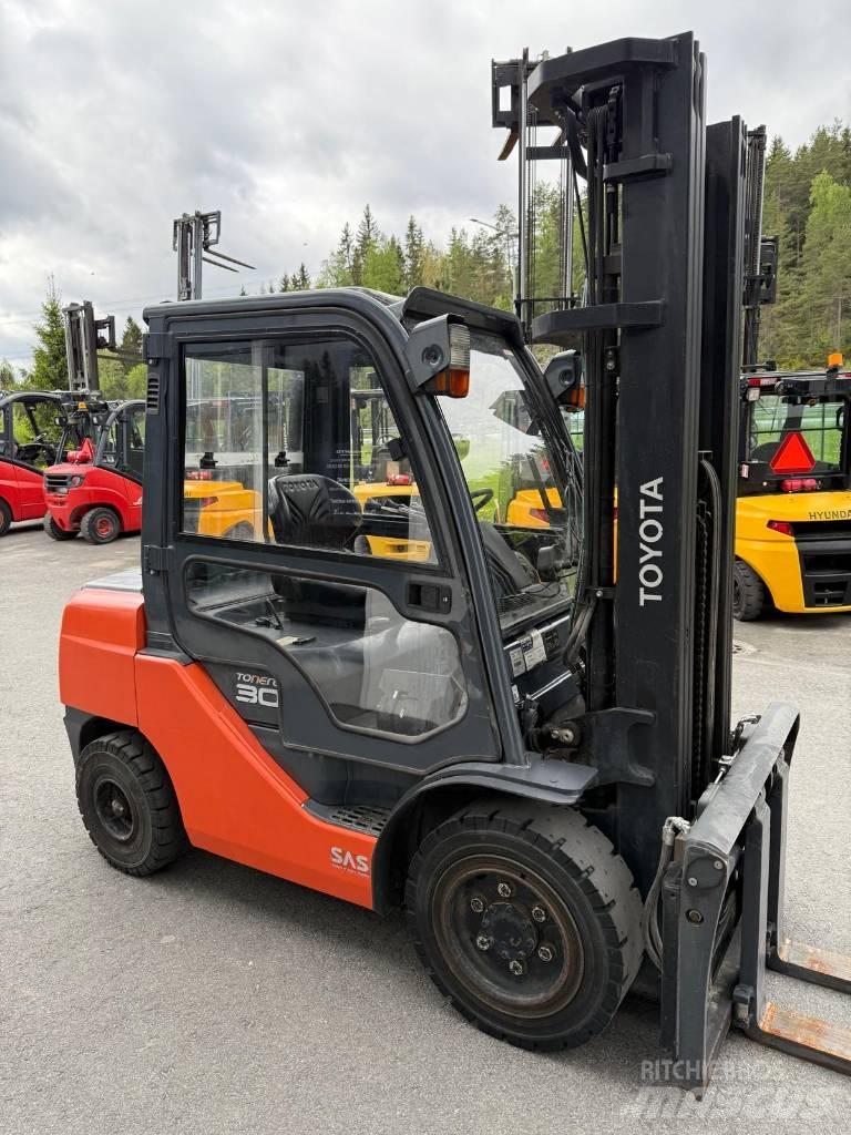 Toyota 02-8 FDF 30 Dizelski viličari